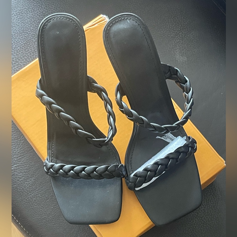 New Vetaste Women’s Heeled Sandal, Square Toe, 3.25 heel, Size 7.5, Color Black